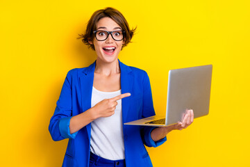 Aufkleber - Photo of young business blogger woman wear blue jacket surprised promo direct finger laptop follow facebook blog isolated on yellow color background