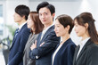 © taka - 横並びで整列するビジネスマンのポートレート
