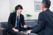 © maroke - 商談をする2人のビジネスマン