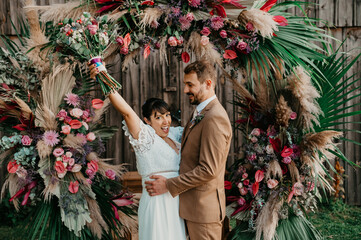 Wall Mural - couple shoot on wedding day