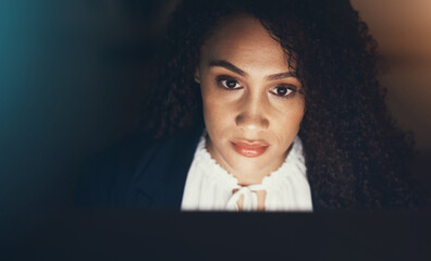 Aufkleber - Office, screen and face of black woman on computer for project, business report and online documents. Vision, planning and female worker working on strategy, reading website and research at night