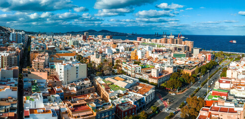 Fototapete - Panoramic aerial view of Las Palmas de Gran Canaria and Las Canteras beach at sunset, Canary Islands, Spain.