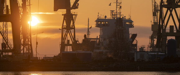 Canvas Print - Scenes from the work of the heavy shipbuilding industry