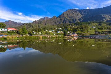 Wall Mural - Reflets du Piton des Neiges dans la mare à Joncs, cirque de Cilaos, île de la Réunion 