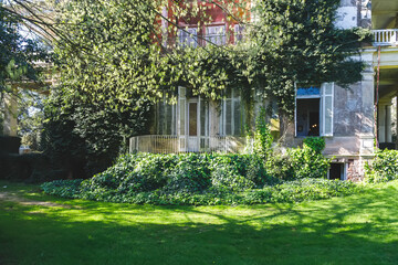 Canvas Print - house in the garden