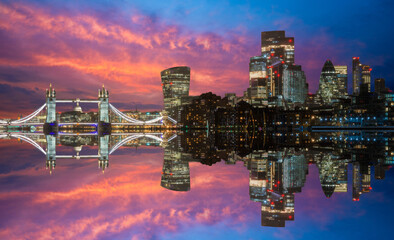 Wall Mural - The skyline of London after sunset time: Tower Bridge and Thames riverside