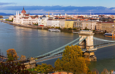 Wall Mural - View of Hungarian Parliament and Budapest Chain Bridge, over Danube