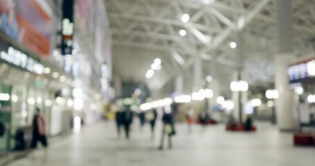 Canvas Print - Blurred busy people on railway station