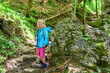 © ARochau - Gutgelauntes Mädchen beim Wandern in der Allgäuer Natur
