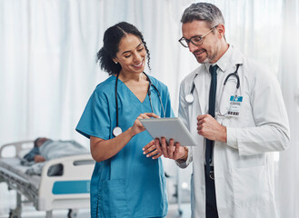 Aufkleber - Digital tablet, collaboration and team of doctors analyzing results or diagnosis of patient in clinic. Teamwork, medical and healthcare workers in discussion and research on mobile device in hospital