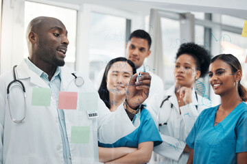 Aufkleber - Learning, mentor and writing with doctors in meeting for research, medical and education with sticky note. Healthcare, teamwork and students with group of people for science, medicine and planning