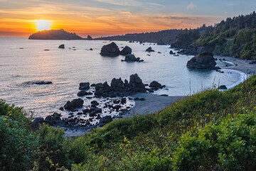 Wall Mural - Rocky Bay Sunset Panorama