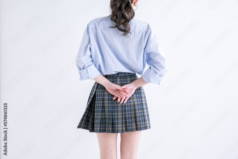 制服を着た女子高生の後ろ姿 Stock Photo | Adobe Stock