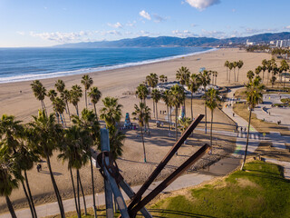 Canvas Print - Aerial photography of the venice beach boardwalk, shops, vendors, venice skate park, roller skating area, graffiti walls, beach, and other public areas. Photos taken with a drone in December.