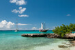© Cavan Images - Sailboat anchored along the tropical shores of Aruba