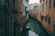 Barca  nel canale di Venezia