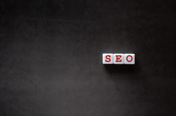 Leinwandbilder - There is white cube with the word SEO. It is an abbreviation for Search Engine Optimization as eye-catching image.
