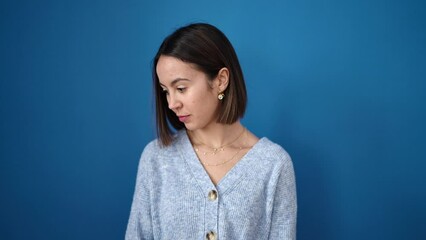 Canvas Print - Young beautiful hispanic woman smiling confident standing over isolated blue background