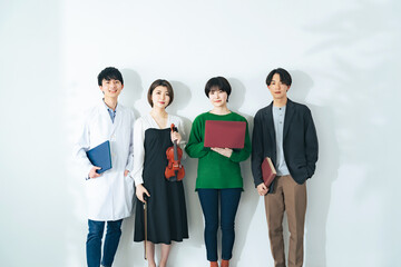 Poster - 様々な分野の学生グループ　理系　芸術系　IT系　文系