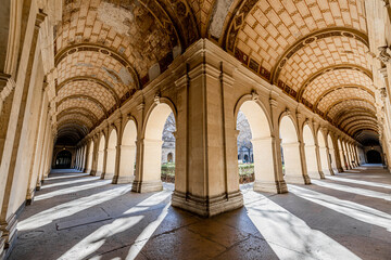 LE cloître du Palais Saint-Pierre à Lyon