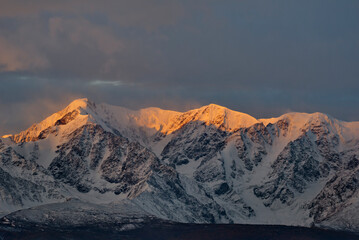 Wall Mural - Russia. The South of Western Siberia, the Altai Mountains. The peaks of the North Chui mountain range illuminated by morning sunlight along the Chui tract near the village of Kurai.