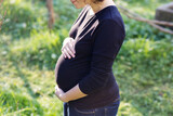 Fototapeta  - Femme enceinte avec piercing labret