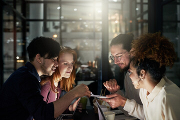 Leinwandbilder - Tablet, night and team of business people with digital collaboration, brainstorming ideas and startup project planning. Creative design worker, employees or young group discussion together in office