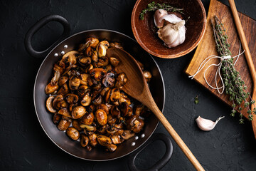 Wall Mural - Sauteed mushrooms with onion and thyme in frying pan, vegan meal