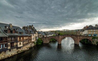 Wall Mural - Pont médiéval et vieilles maison sur le Lot à Espalion, Aveyron, France