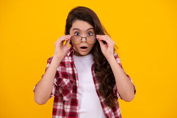 Poster - Cute school girl wearing glasses on yellow studio background, smart clever schooler girl in eyeglasses. Nerd student, genius schoolgirl, School, education concept.