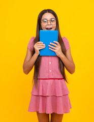 Wall Mural - Amazed teen girl. Back to school. Portrait of teenage school girl with books. Children school and education concept. Schoolgirl student. Excited expression, cheerful and glad.