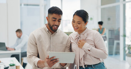 Poster - Talking business people, tablet and web design planning in coworking office with seo innovation, website ideas or logo branding vision. Smile, happy and creative designers on technology collaboration