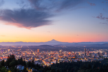 Fototapete - Portland, Oregon, USA skyline at dawn with Mt. Hood
