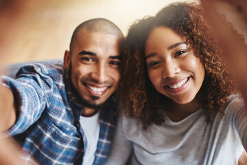 Aufkleber - Capturing memories. Cropped portrait of an affectionate young couple sitting on their sofa together and posing for a selfie.
