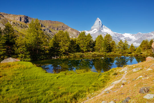 Wall Mural - Great view of Grindjisee lake with famous Matterhorn spire. Swiss alp, Europe.