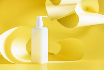 Wall Mural - Mockup  of a cosmetic pump bottle on an abstract background with colored paper