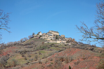 Wall Mural - Vue sur le village de Panat - Commune de Clairvaux d'Aveyron dans le département de l'Aveyron en région Occitanie