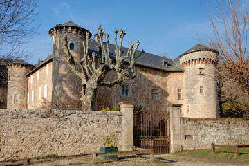 Wall Mural - Château des Ondes à Salles-la-Source dans le département de l'Aveyron en région Occitanie