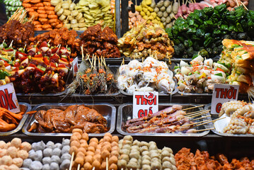 Sticker - Many snacks and seafood in vietnamese night market with signs with vietnamese text of food's name in Da Lat