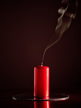 Fototapete - Extinguished red candle