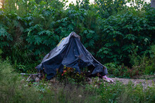 Temporary Tent Of Homeless Indian People At The Roadside In Rishikesh, India. Lonely Tent Of Poor People At Side Of Street In India.
