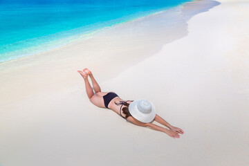 Canvas Print - Woman at tropical beach