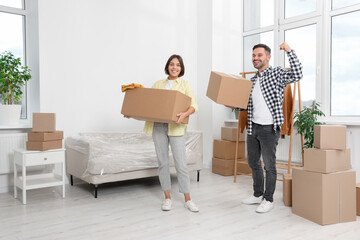 Canvas Print - Happy couple with moving boxes in new apartment