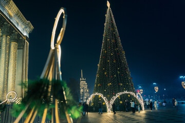 Wall Mural - christmas tree in the city