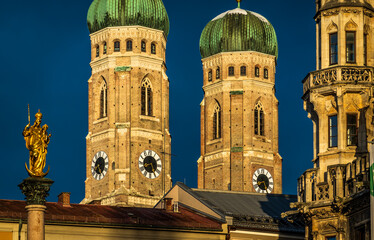 Wall Mural - new city hall in Munich at the Marienplatz