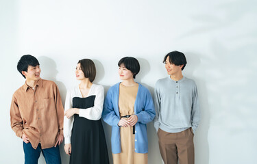 Poster - 若者4人グループのポートレート
