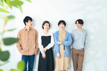 Poster - 若者4人グループのポートレート
