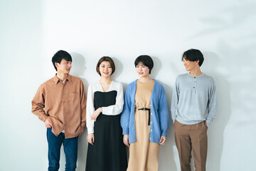 Poster - 若者4人グループのポートレート