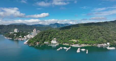 Canvas Print - Aerial view of Taiwan Nanou Sun Moon Lake