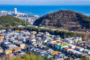 海と街並み